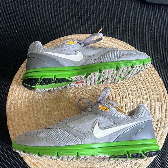 Nike Livestrong Old School Sneakers Size 9.5 - Picture 8 of 9